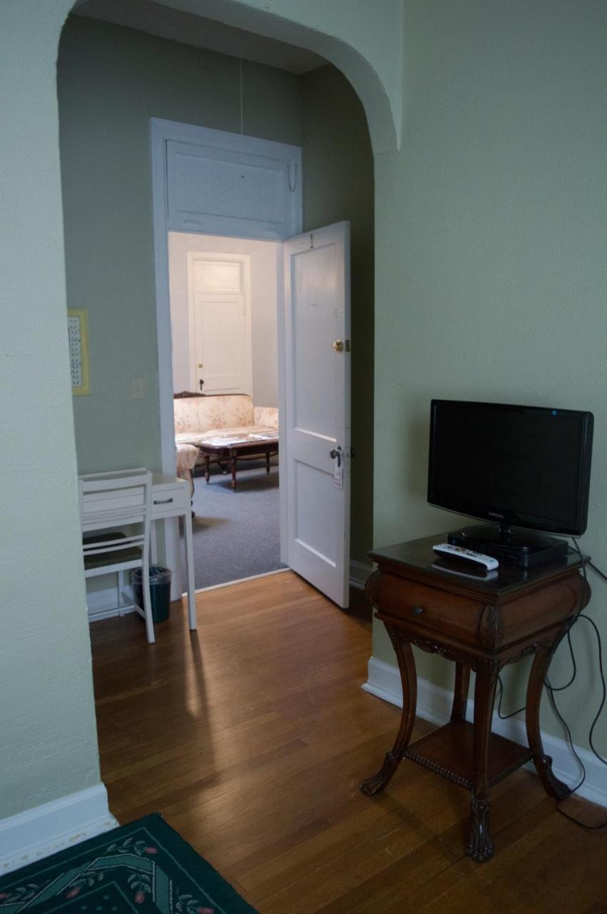 La Plaza Historic Hotel & Restaurant Walsenburg Room photo