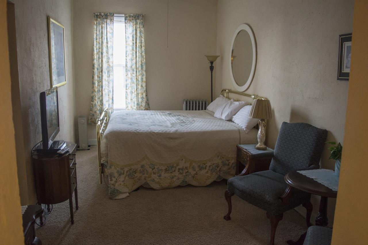 La Plaza Historic Hotel & Restaurant Walsenburg Room photo